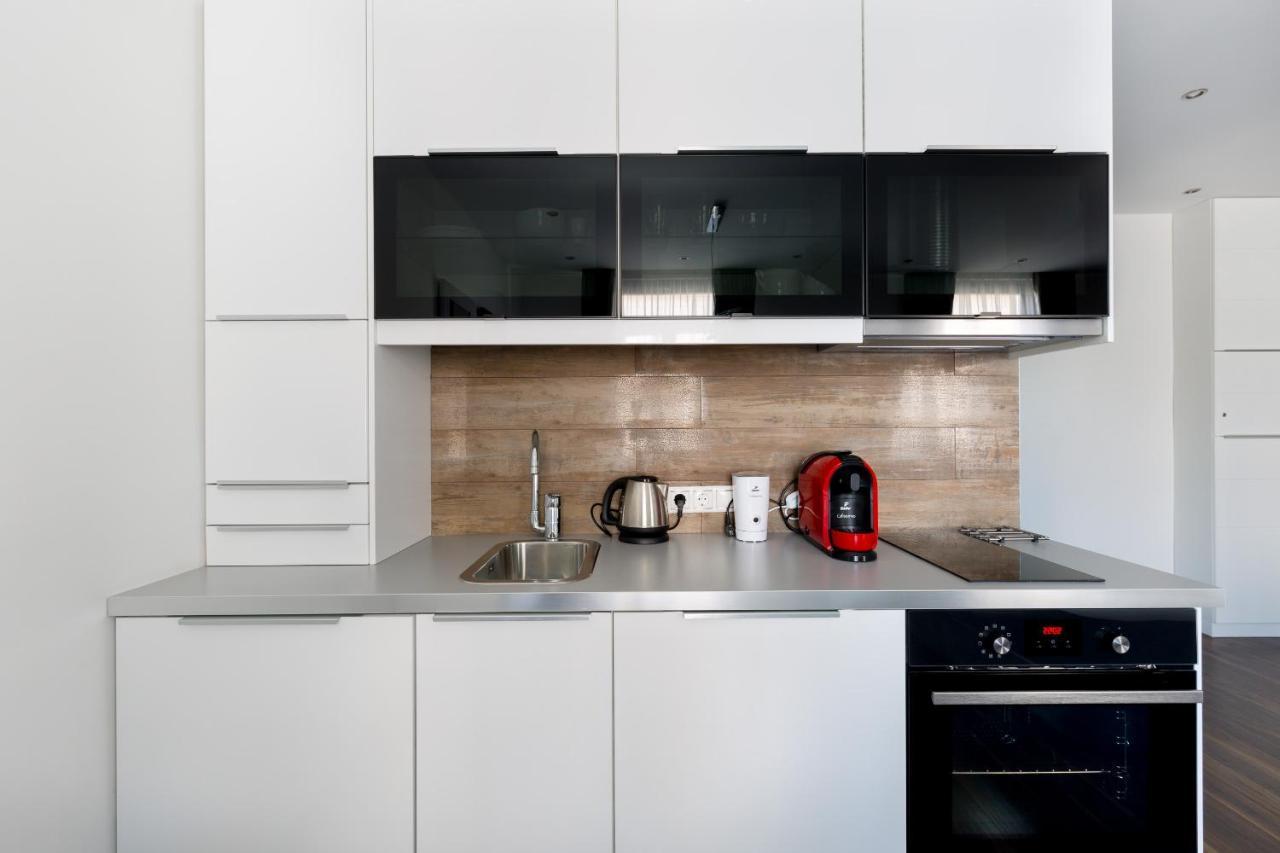 Budapest Central Square 2 Bedrooms Suite - Michaelides Voeroesmarty Square Residences Екстериор снимка