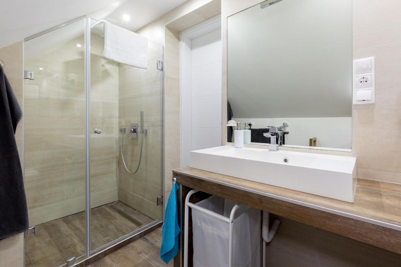 Budapest Central Square 2 Bedrooms Suite - Michaelides Voeroesmarty Square Residences Екстериор снимка
