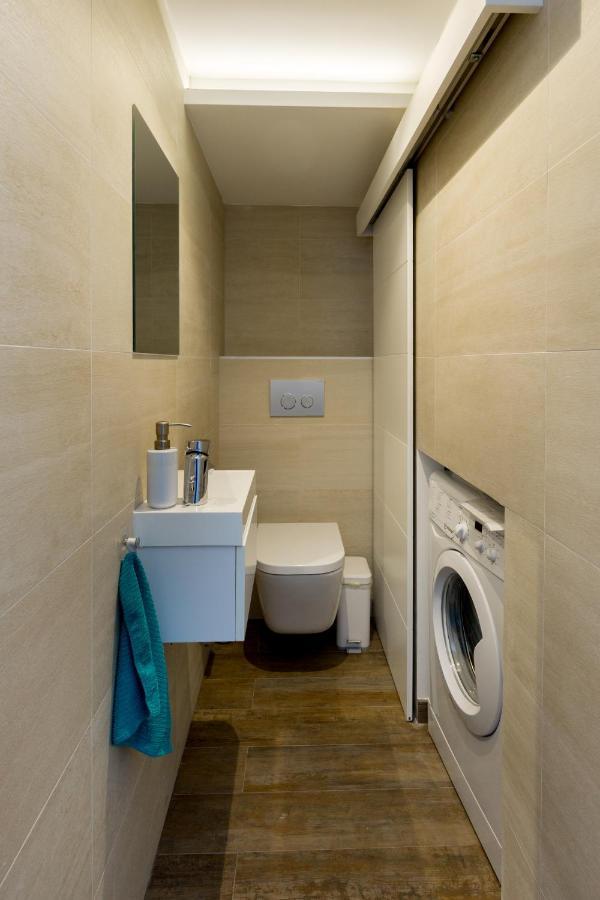 Budapest Central Square 2 Bedrooms Suite - Michaelides Voeroesmarty Square Residences Екстериор снимка