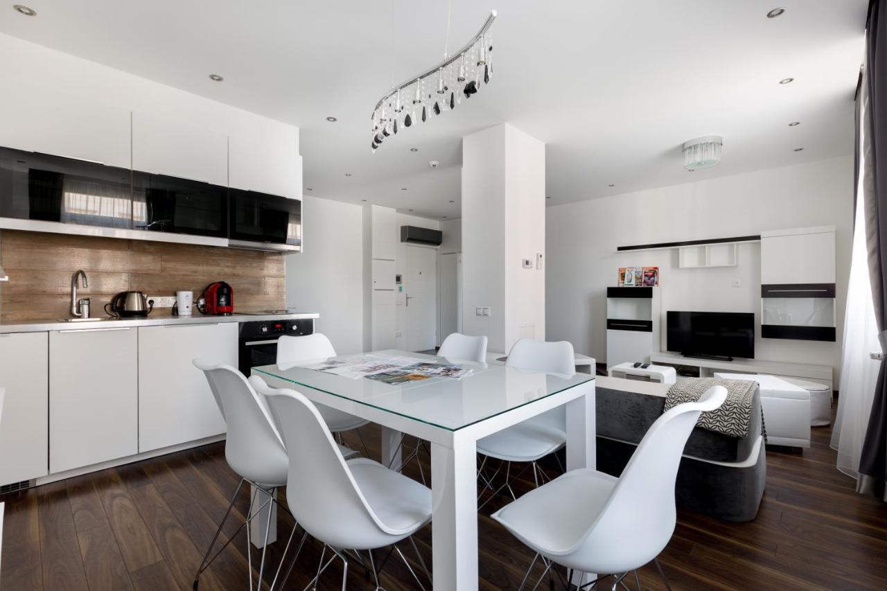 Budapest Central Square 2 Bedrooms Suite - Michaelides Voeroesmarty Square Residences Екстериор снимка