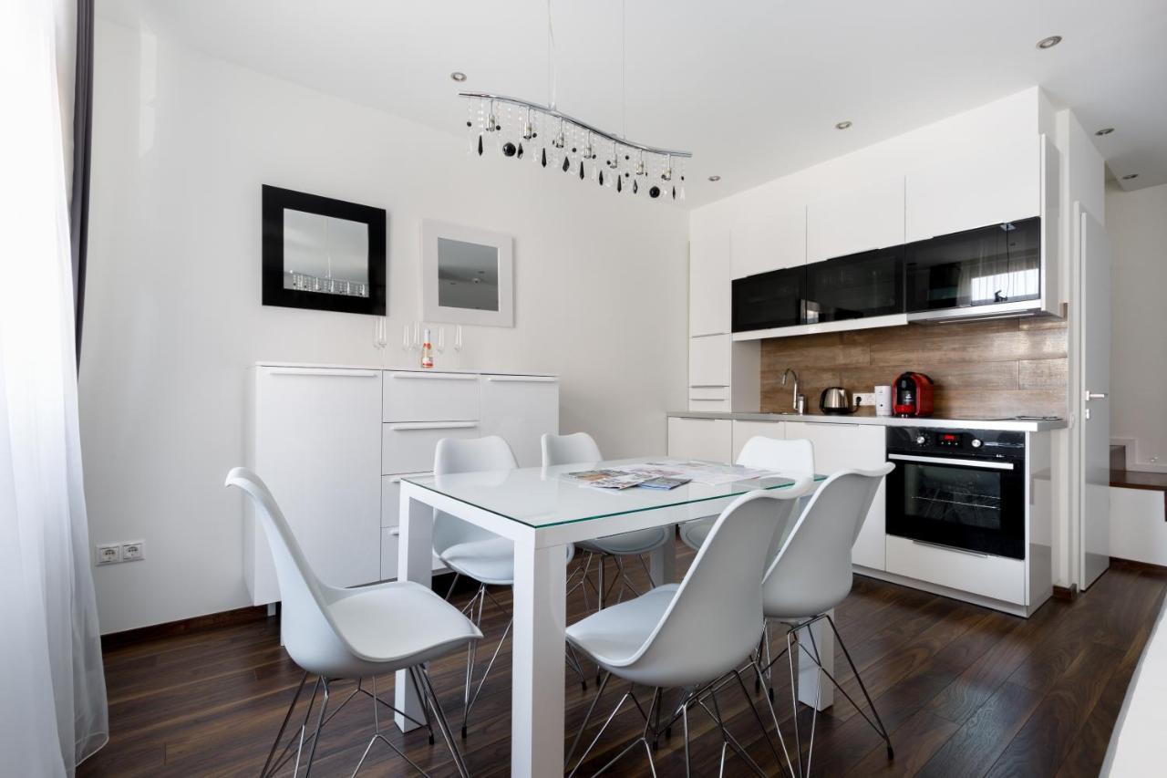 Budapest Central Square 2 Bedrooms Suite - Michaelides Voeroesmarty Square Residences Екстериор снимка